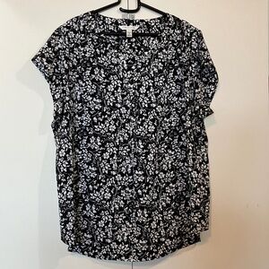 🎉 Croft & Barrow Black & White Floral Short Sleeve Blouse – Size 1X